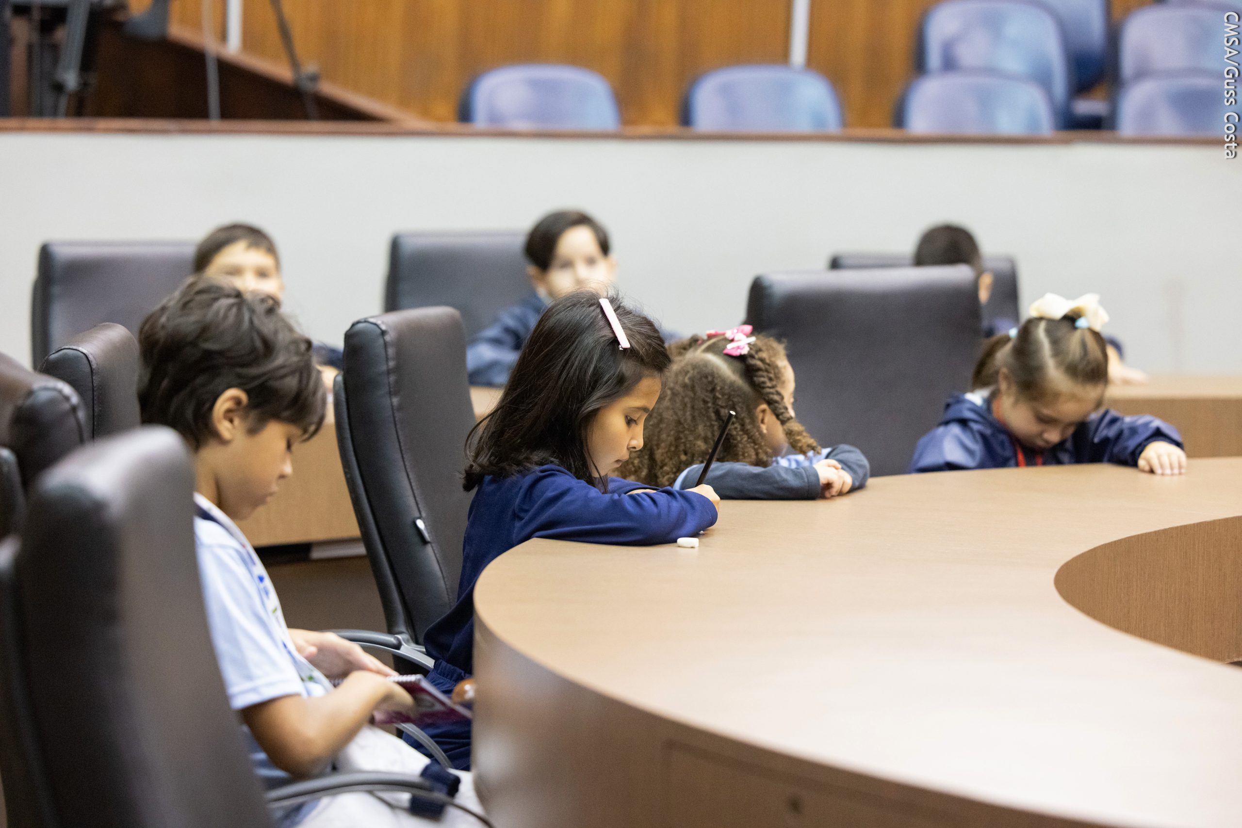 Alunos da EMEIEF Papa João XXIII visitam a Câmara
