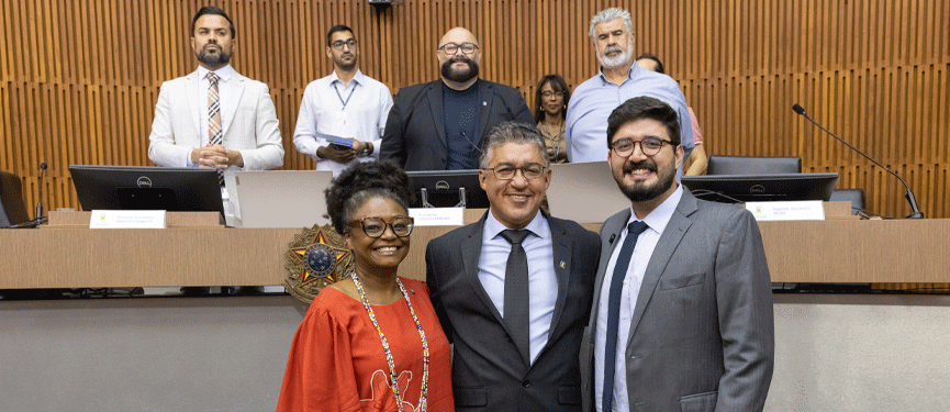 Câmara debate mobilidade, segurança e valorização de servidores em sessão com posse de novo vereador