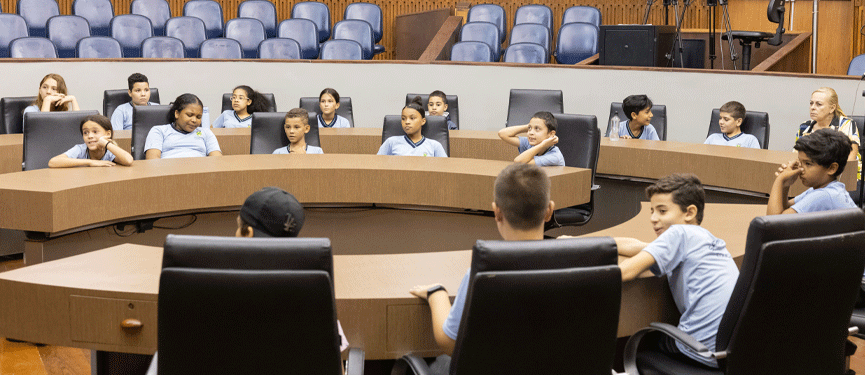 Câmara recebe alunos da EMEIEF Tarsila do Amaral em visitação guiada