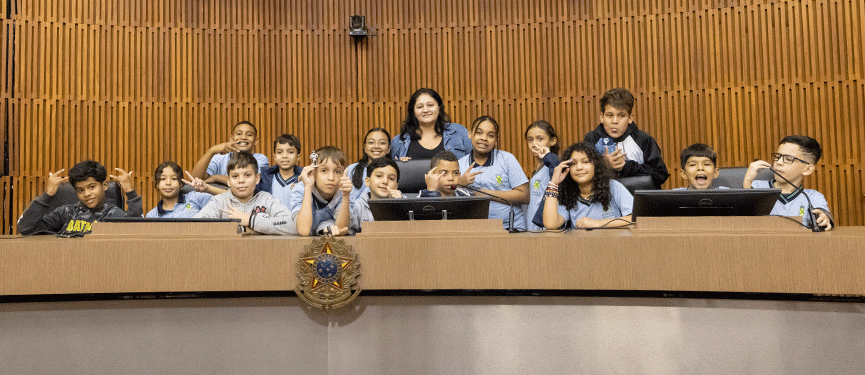 Câmara recebe alunos  da EMEIEF Augusto Boal em visitação guiada