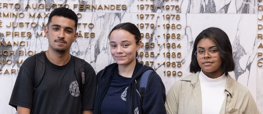 Câmara recebe alunos  da EE Profª Ivone Palma Todorov Ruggieri em visitação guiada