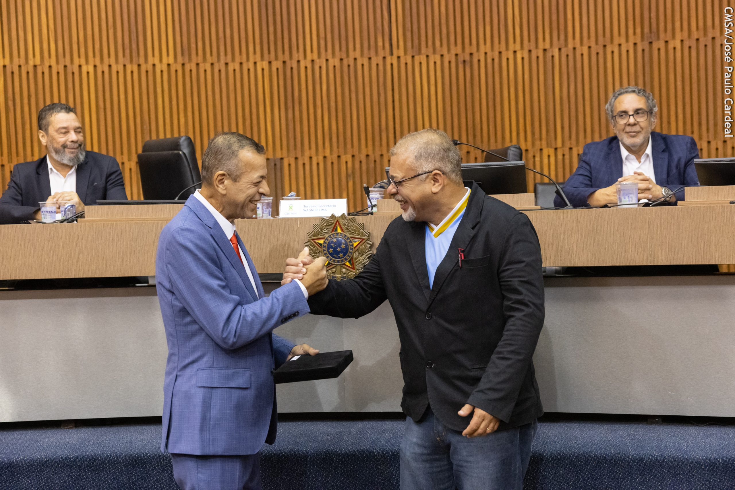 Adilson Torres dos Santos recebe o Título de Cidadão Honorário