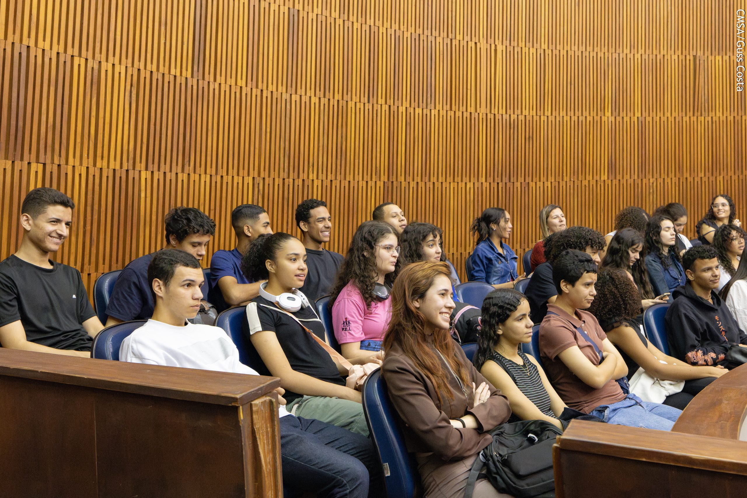 Alunos da Escola Estadual Professor Rener Caram visitam a Câmara