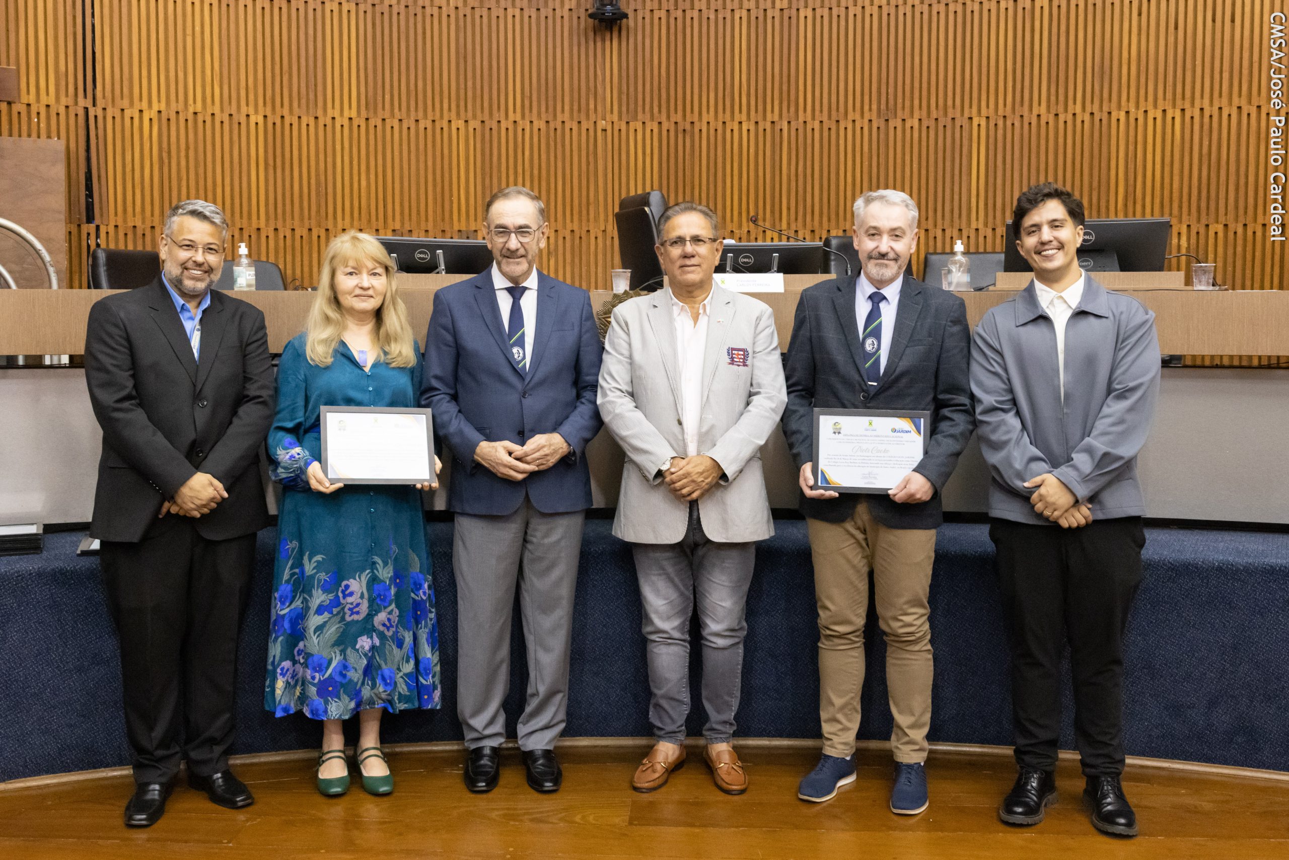 Câmara homenageia alunos do Colégio Liceu Jardim em sessão solene