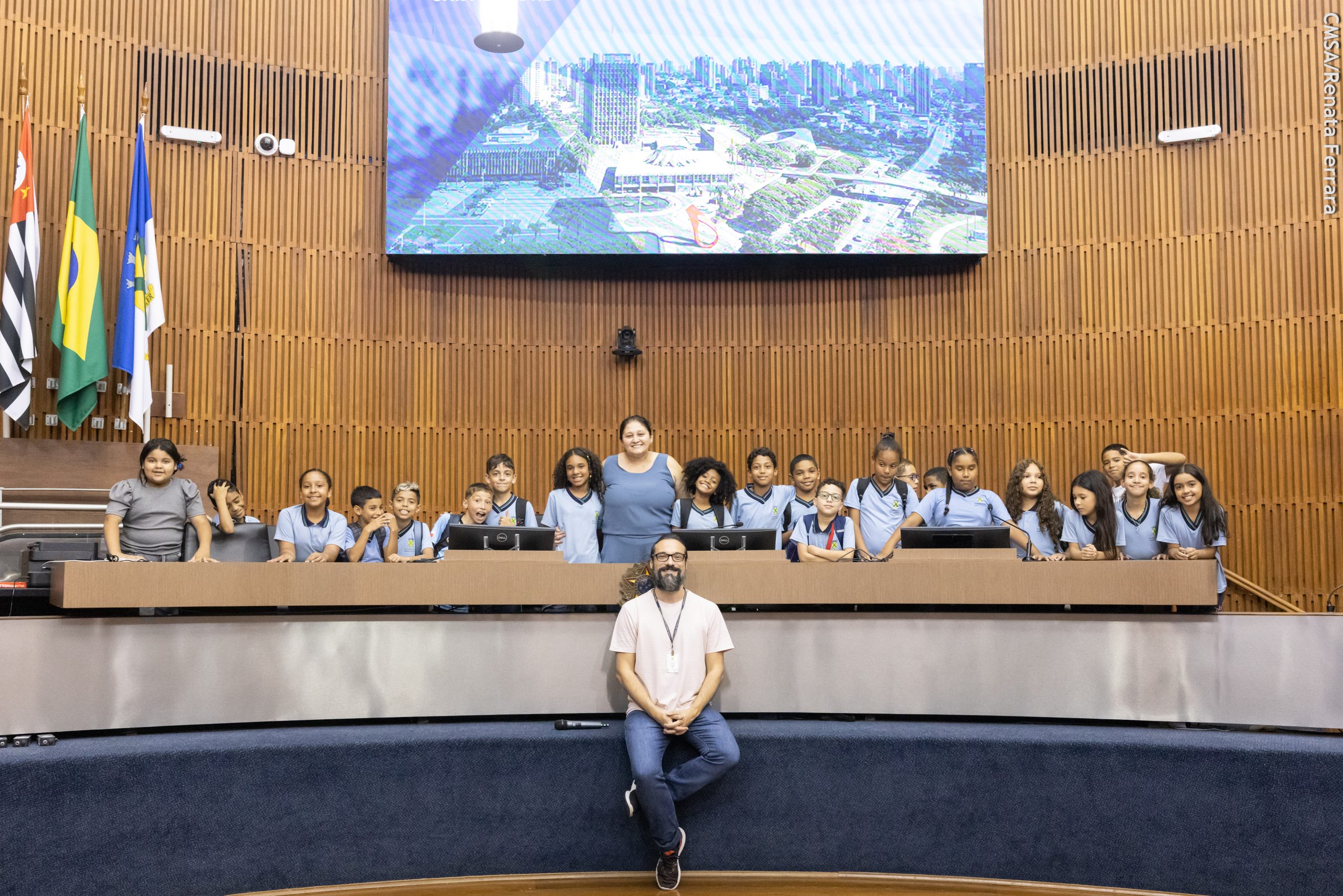 Alunos da EMEIEF Augusto Boal visitam a Câmara