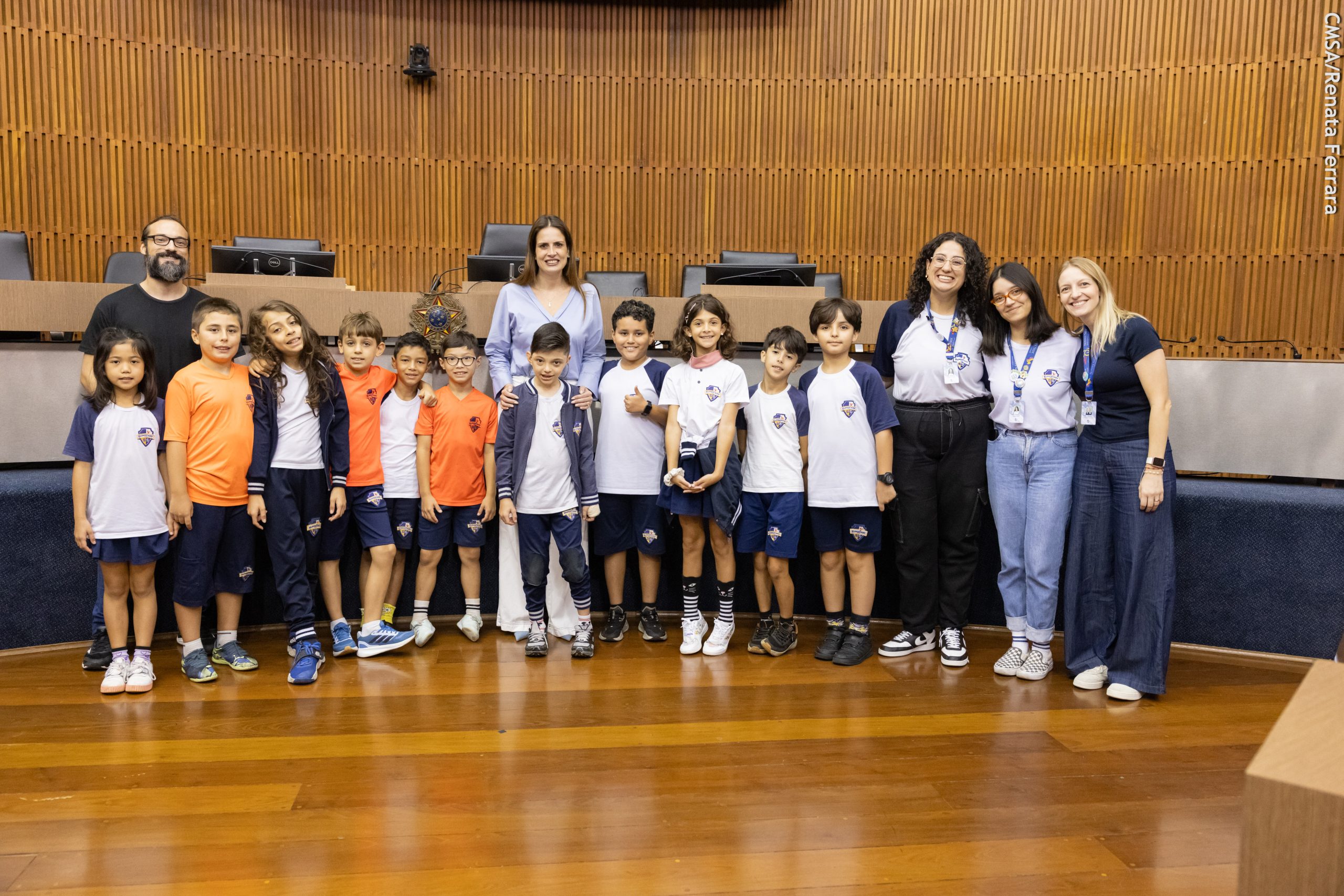 Estudantes da Escola Sunny Side visitam a Câmara